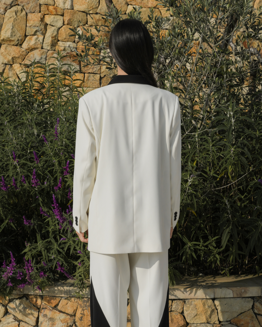 INVIO Pierre Oversized Ruched Sleeve Blazer | Jas Wanita - Costa