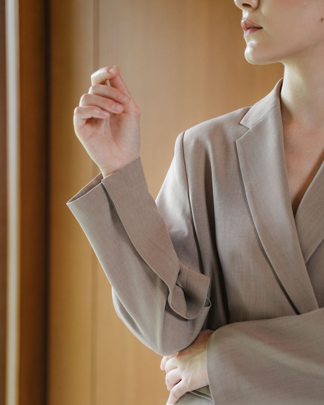 INVIO Brietta Button Convertible Sleeve Blazer | Jas Wanita - Amber Collection