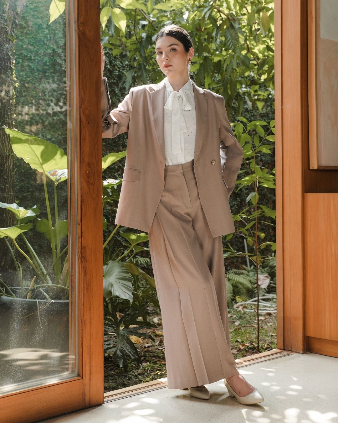 INVIO Brietta Button Convertible Sleeve Blazer | Jas Wanita - Amber Collection