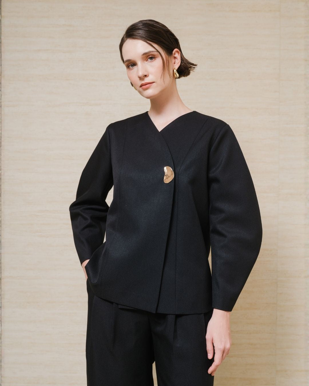INVIO Alesia Barrel Sleeve Blazer Black | Jas Wanita - Leanne Collection