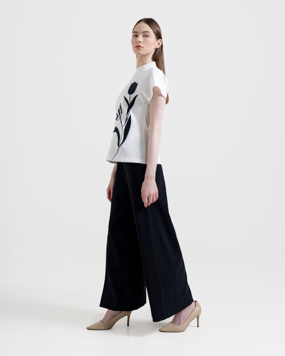 INVIO Zyrielle Floral Embroidery Blouse | Atasan Wanita - Atelier