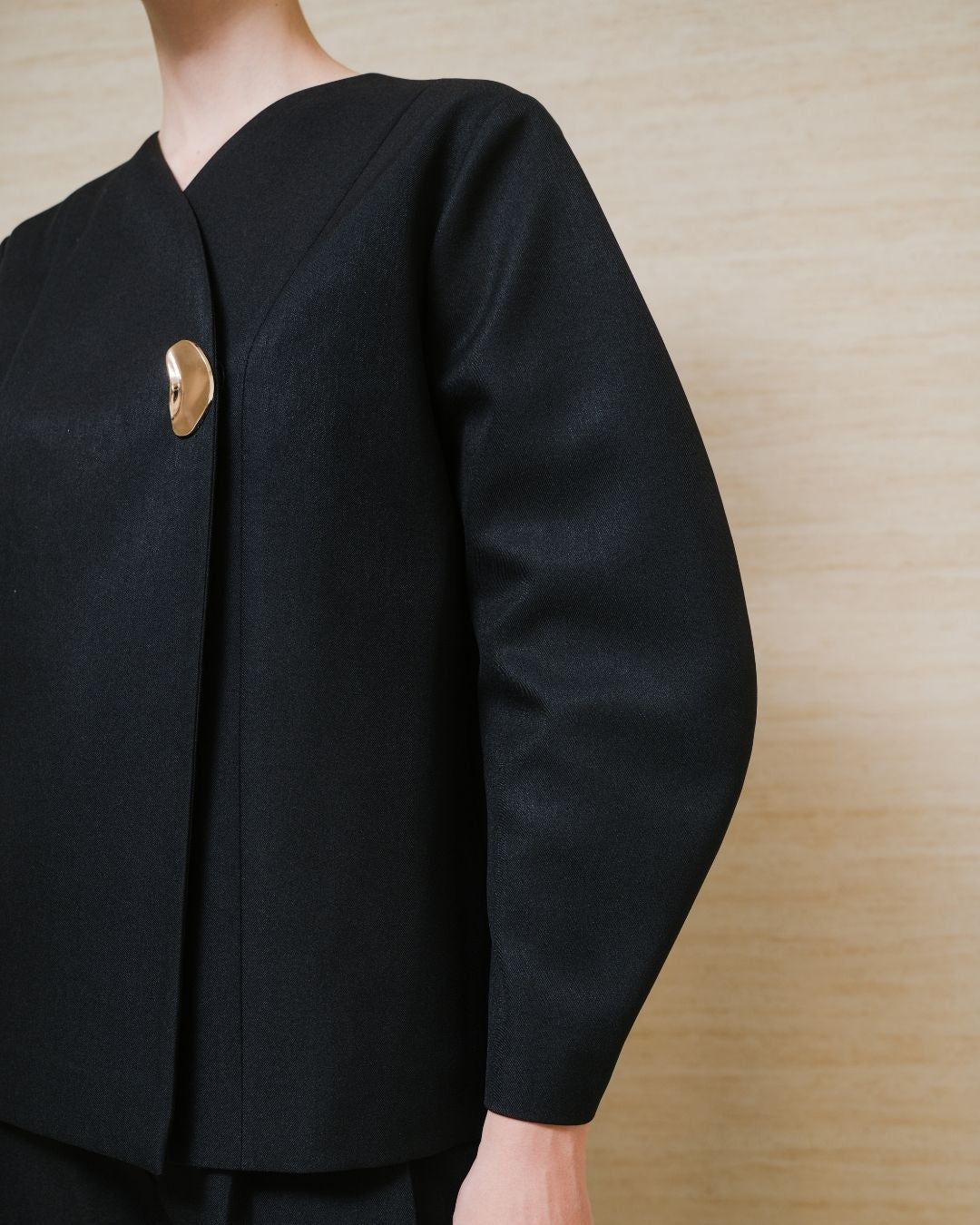 INVIO Alesia Barrel Sleeve Blazer Black | Jas Wanita - Leanne Collection
