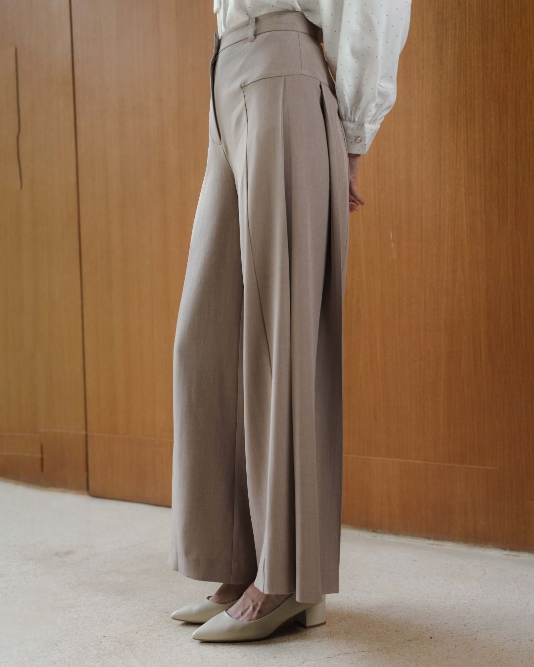 INVIO Brietta Side Pleat Trousers | Celana Wanita - Amber Collection