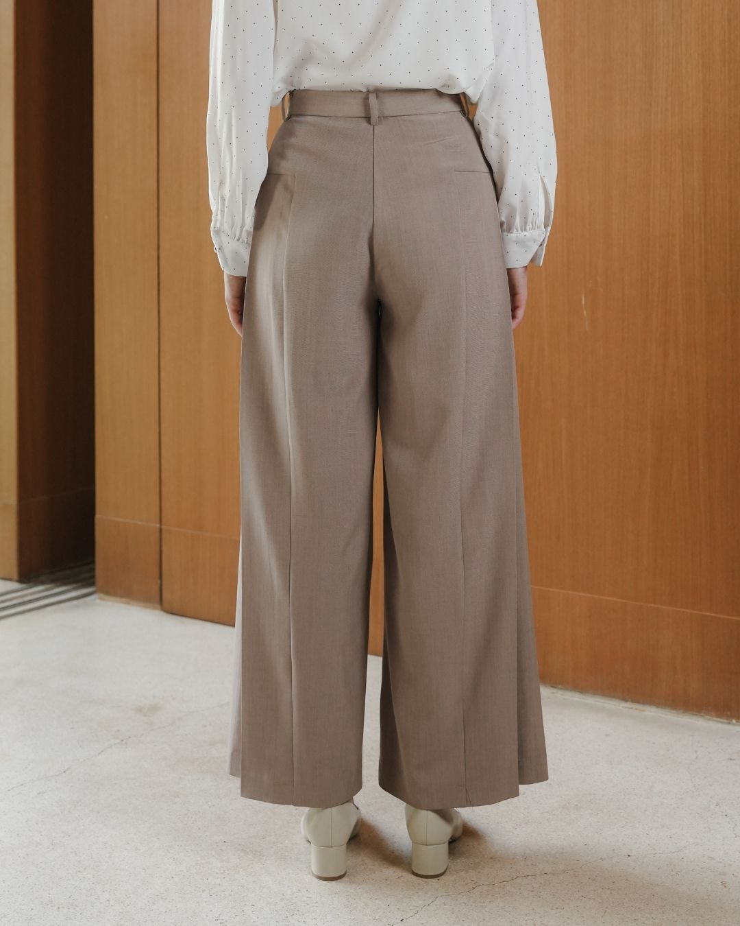 INVIO Brietta Side Pleat Trousers | Celana Wanita - Amber Collection