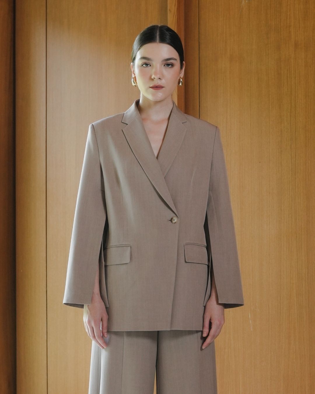 INVIO Brietta Button Convertible Sleeve Blazer | Jas Wanita - Amber Collection