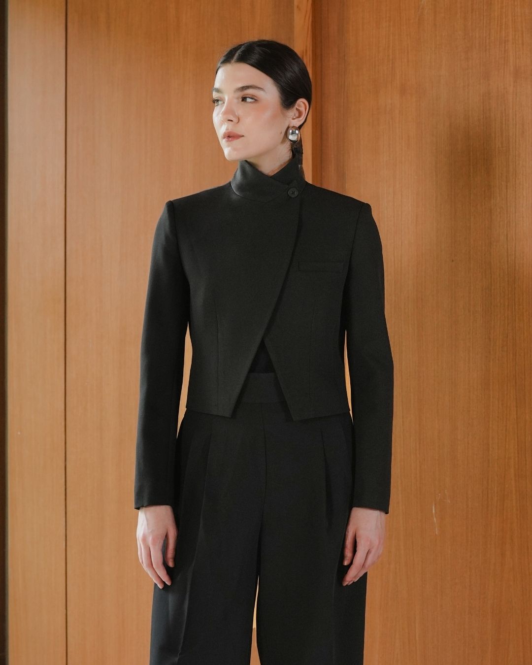 INVIO Berena Cropped High Neck Blazer | Jas Wanita - Amber Collection