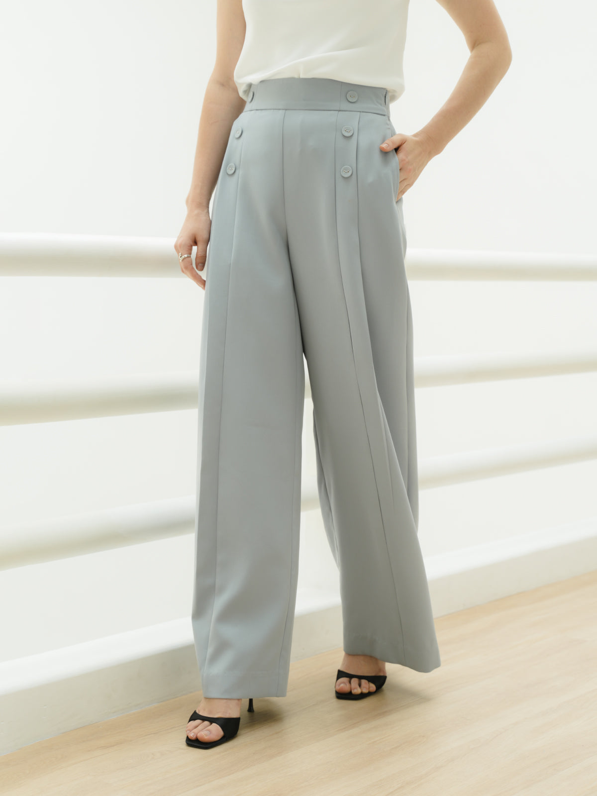 INVIO Regita Pleats Button Wide Leg Trousers | Celana Wanita - Aurist